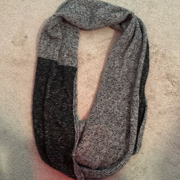 White and warren black and grey circle cashmere scarf. - Picture 1 of 3